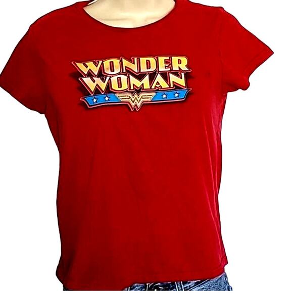 Wonder Woman Juniors Red Graphic T-Shirt – Size Medium – Short Sleeve Tee EUC - Picture 2 of 6